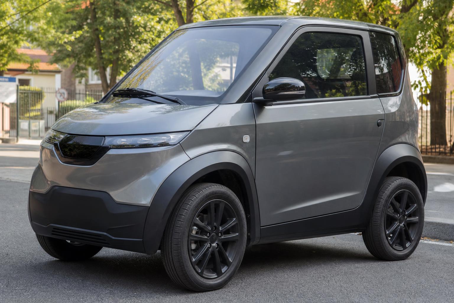 Közúton parkoló, zárt karosszériájú négykerekű motorkerékpár a B1 kategória bemutatásához