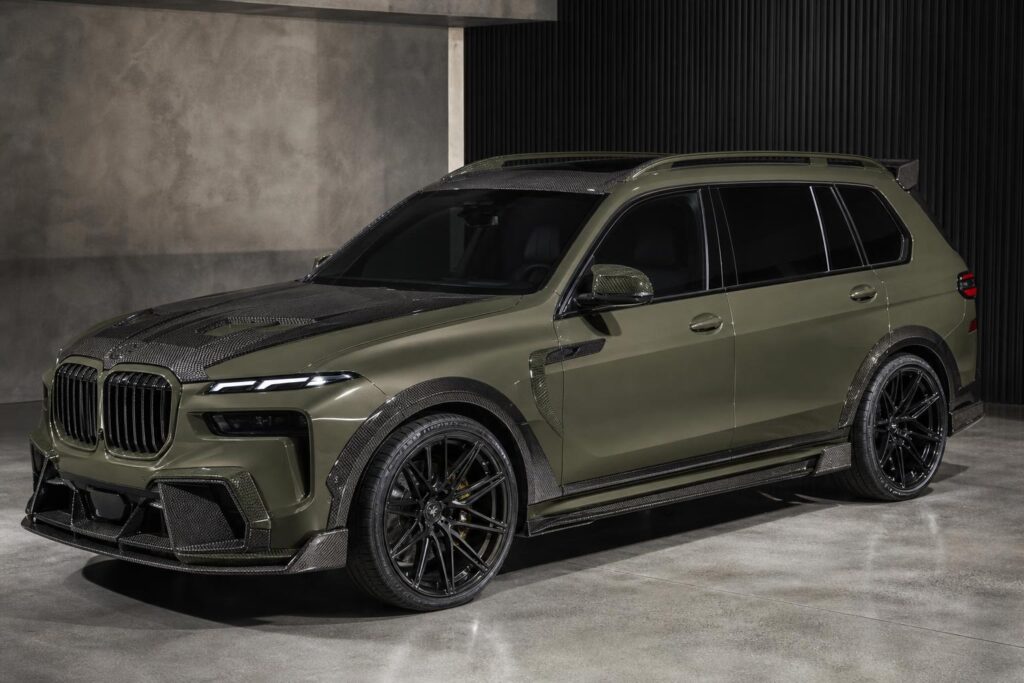 Larte karboncsomaggal átalakított BMW X7 zöld karbonelemekkel