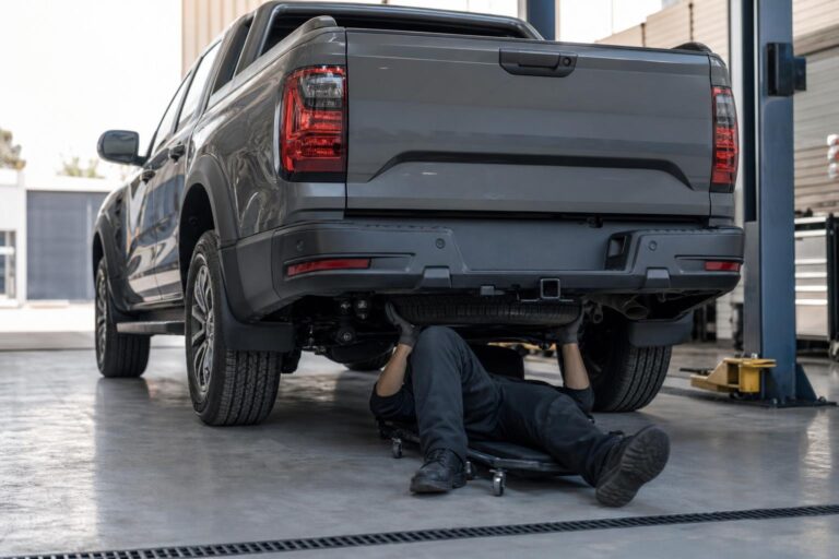 BYD Shark 6 pickup pótkerék-rögzítésének ellenőrzése szervizben