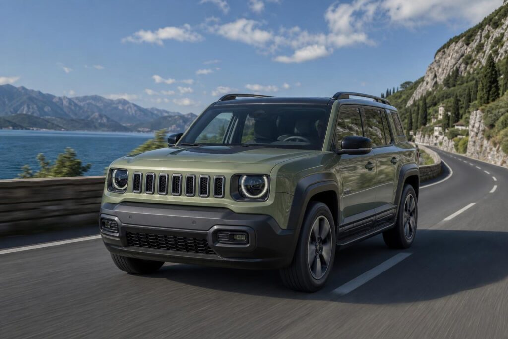 Kompakt, elektromos Jeep-SUV egy európai úton
