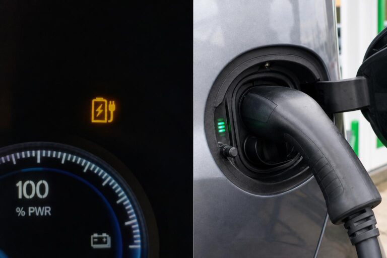 Elektromos autó CCS csatlakozója DC gyorstöltés közben, a töltőaljzat közeli fotóján