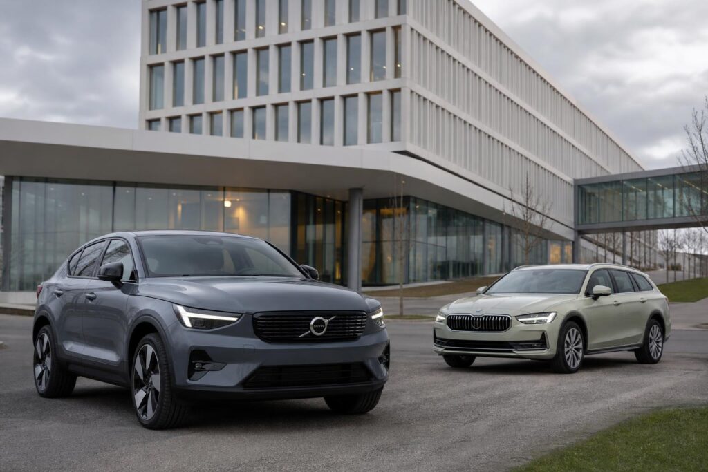 A Volvo és a Škoda vezetőváltását bemutató autóipari illusztráció