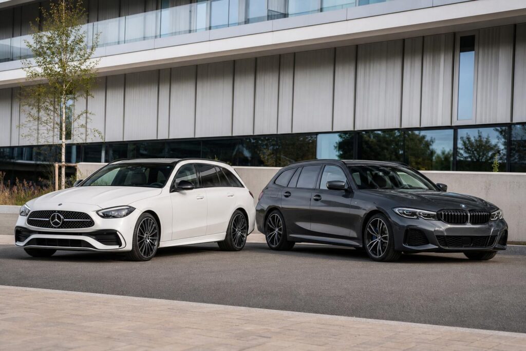 Mercedes C-osztály kombi és BMW 3-as Touring egymás mellett