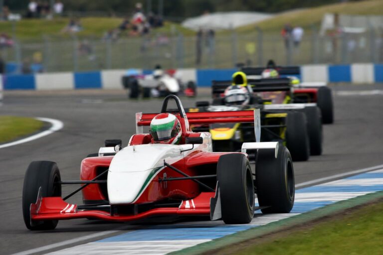 Molnár Martin versenyautója a Donington Park-i GB3-fordulón