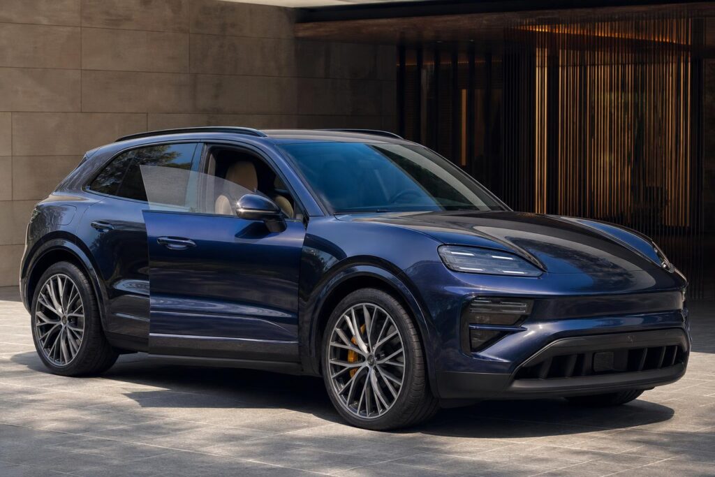 Porsche Cayenne Electric elektromosan nyíló ajtóval és prémium belső térrel