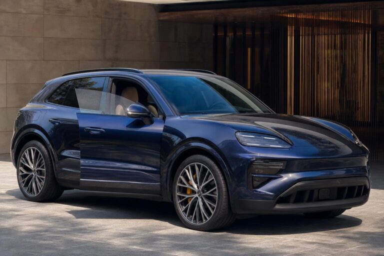Porsche Cayenne Electric elektromosan nyíló ajtóval és prémium belső térrel