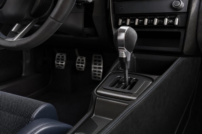 Porsche kézi váltót utánzó Shift-by-Wire sebességváltó belső térben