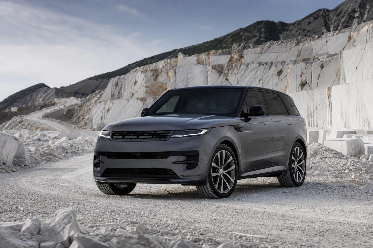 Elektromos Range Rover Sport egy carrarai márványbányában
