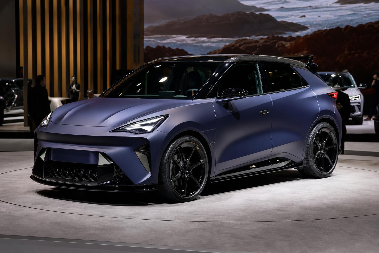 Sportos, Abt-csomagos Cupra Raval elektromos autó egy autószalonon