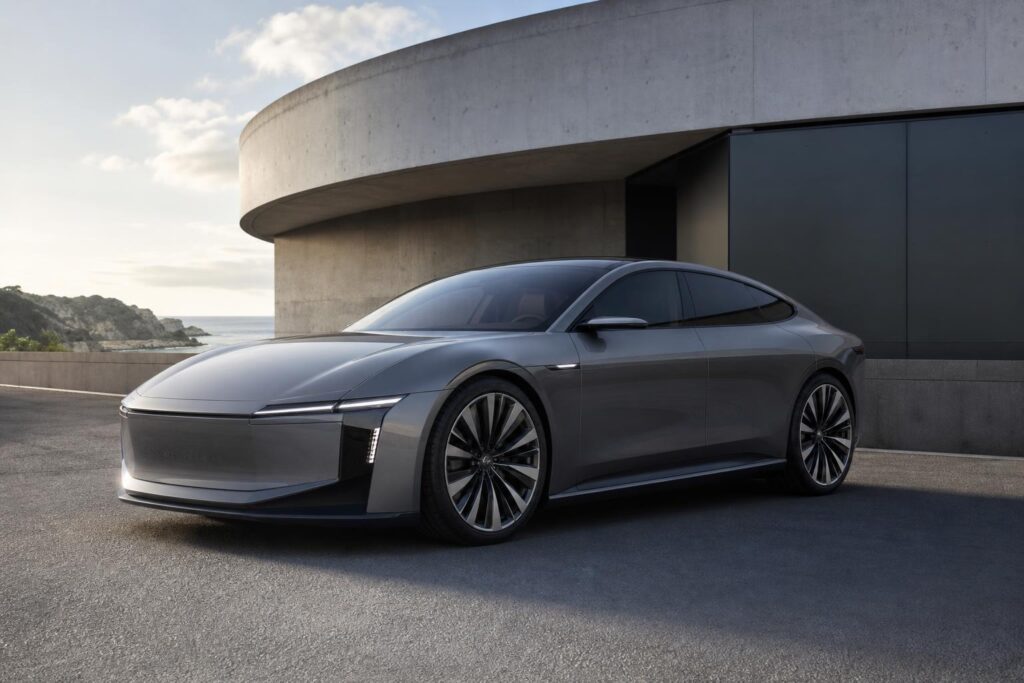 Jaguar Type 01 elektromos Gran Turismo modern környezetben